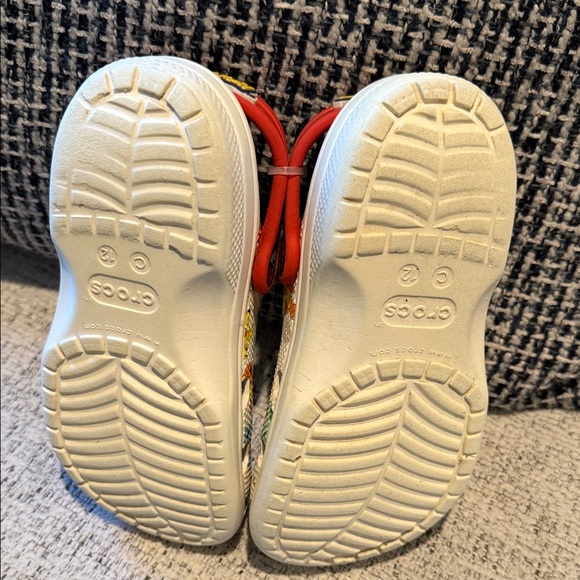 Preloved kids Pokémon crocs with the 3 charms - Picture 6 of 6